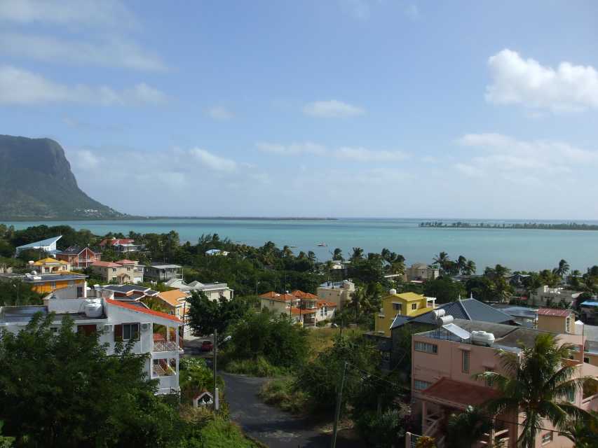 View to le Morne surfspot